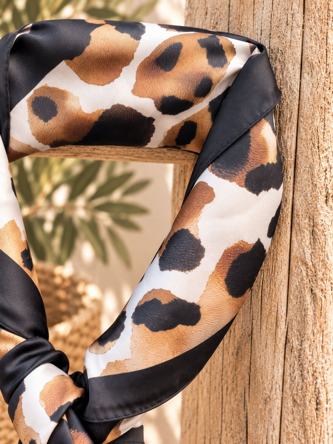 Foulard femme effet soie Léo léopard