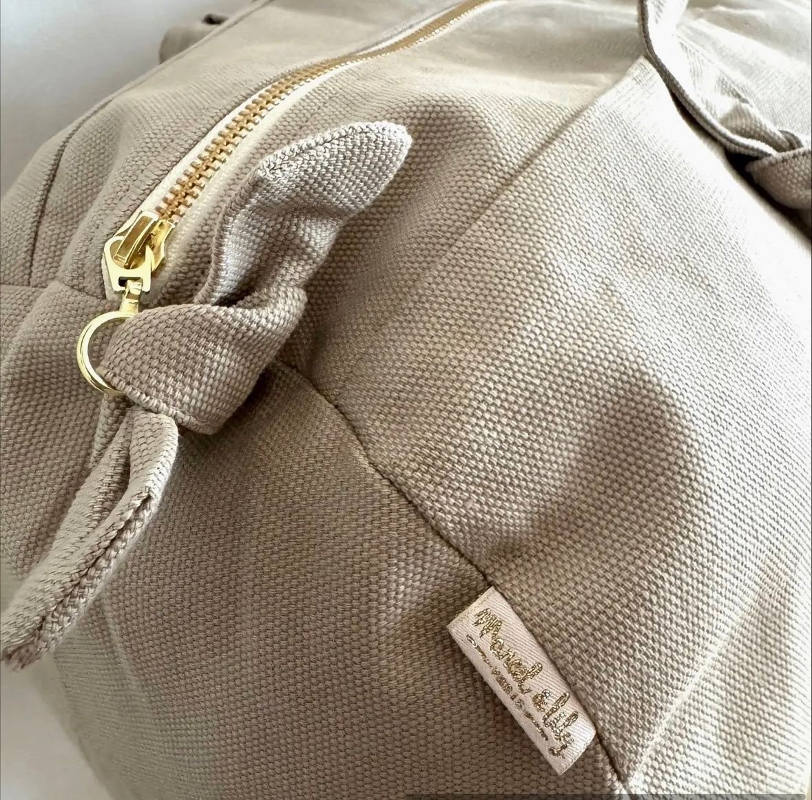 Le sac polochon collectionneuse de jolis voyages ´ grège