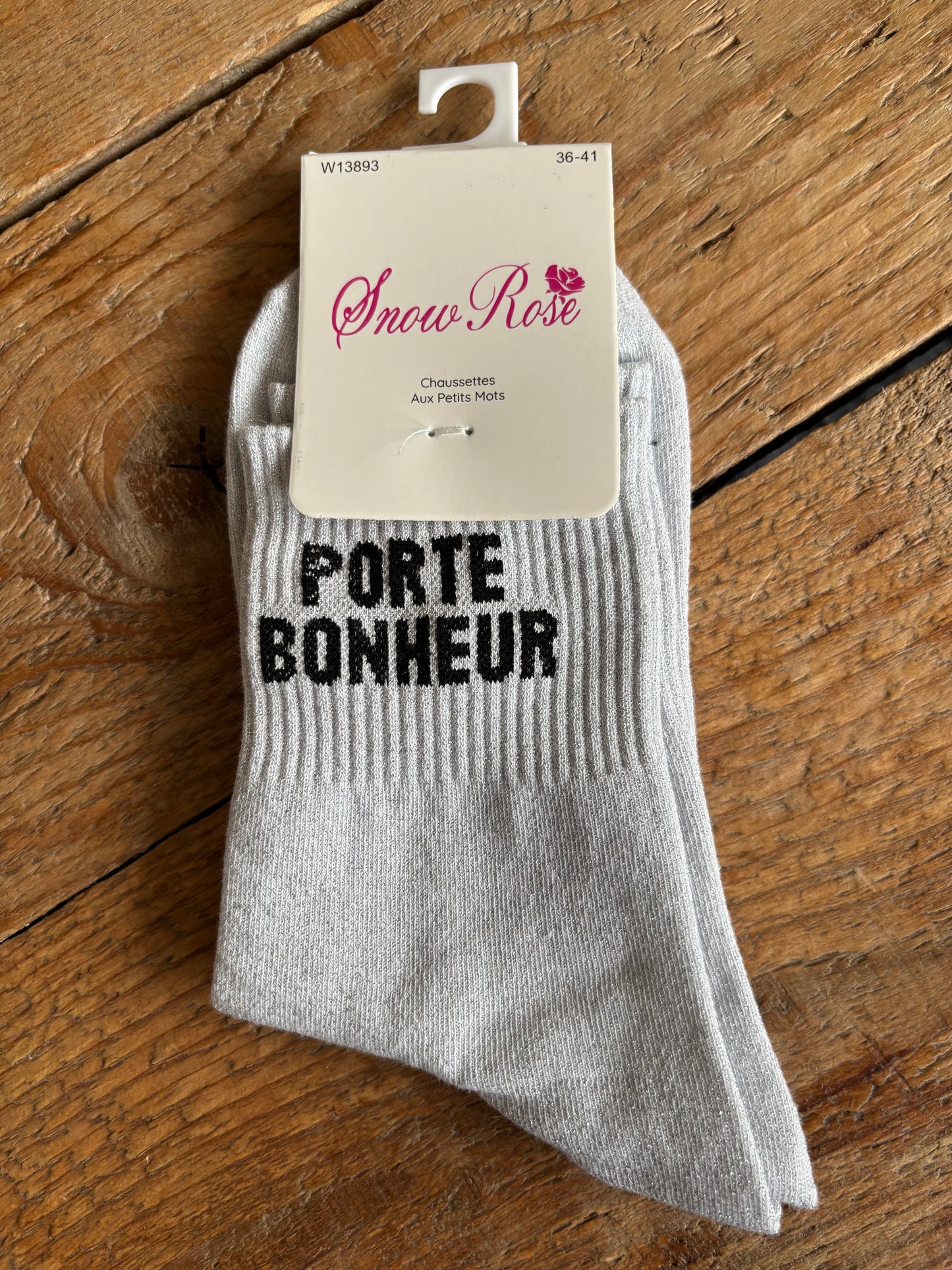 Les chaussettes aux petits mots blanc et gris à paillettes