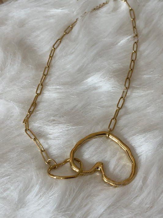 Le collier double cœurs entrelacés
