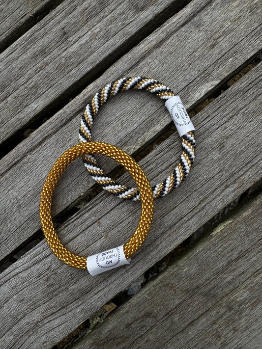 Le duo népalais noir blanc et or