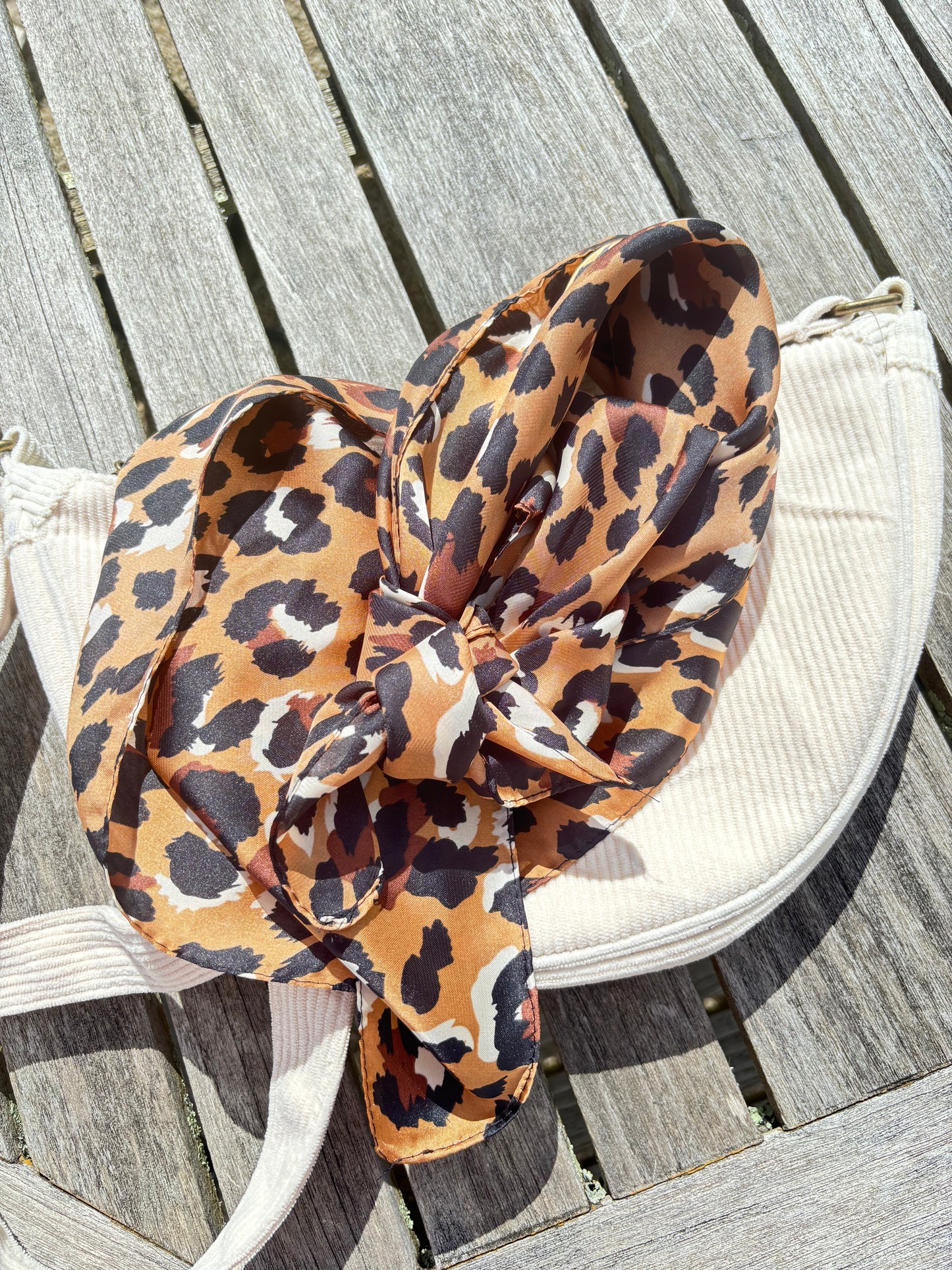 Le foulard Léo