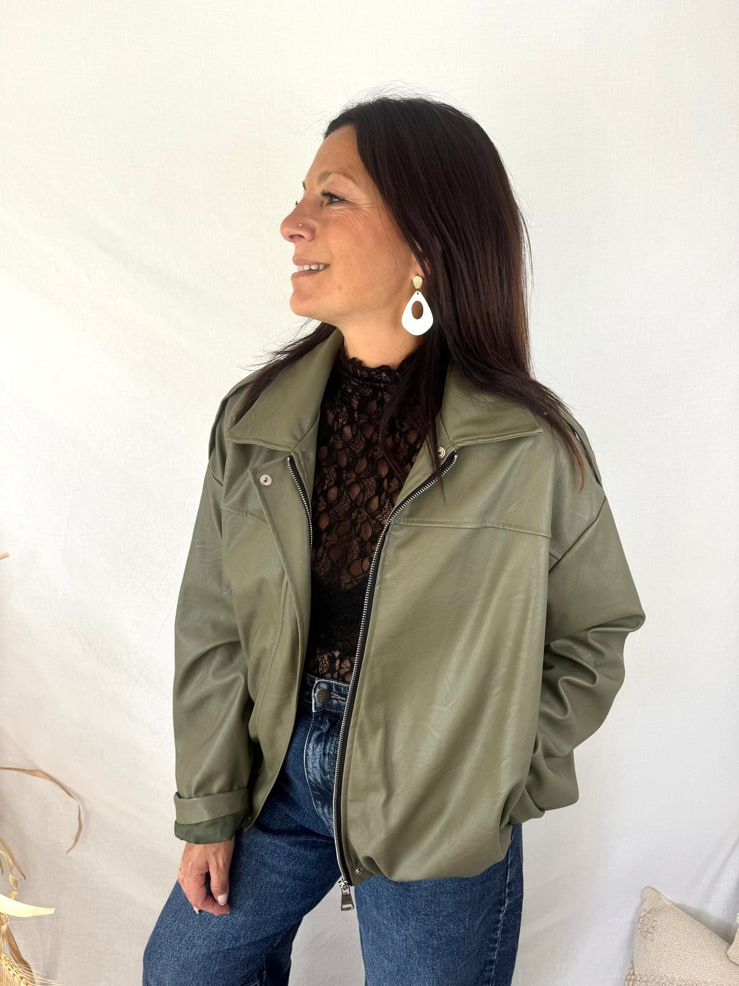 Bomber Billie – Veste oversize en similicuir kaki