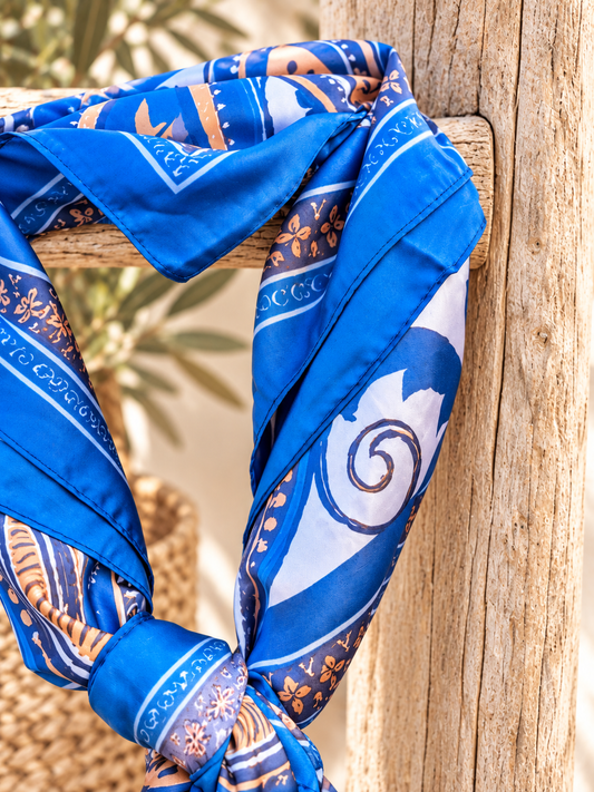 Le foulard femme effet soie bleu