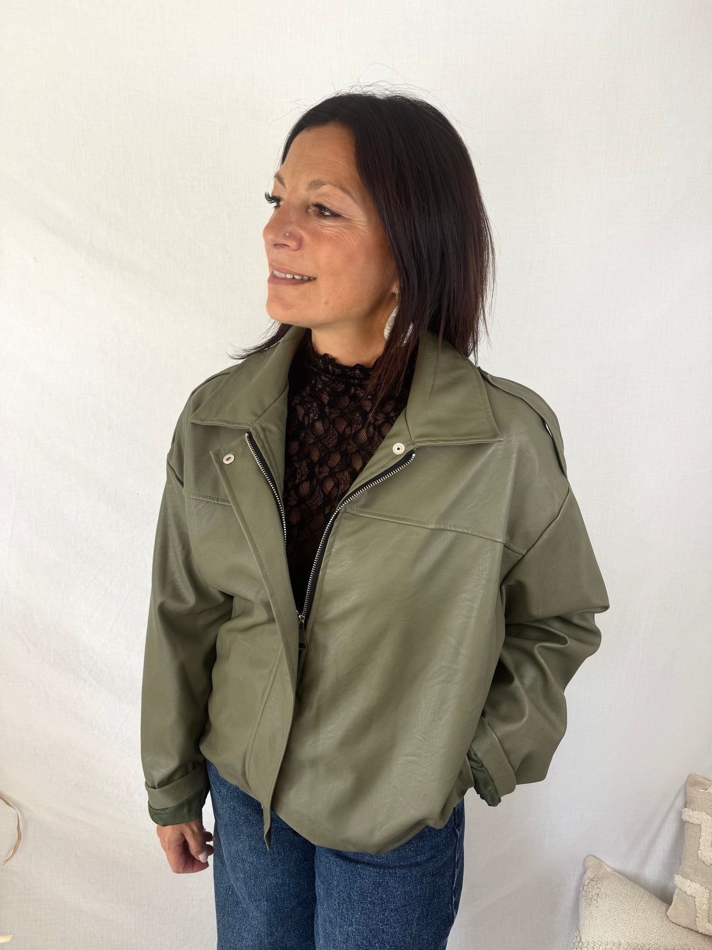 Bomber Billie – Veste oversize en similicuir kaki