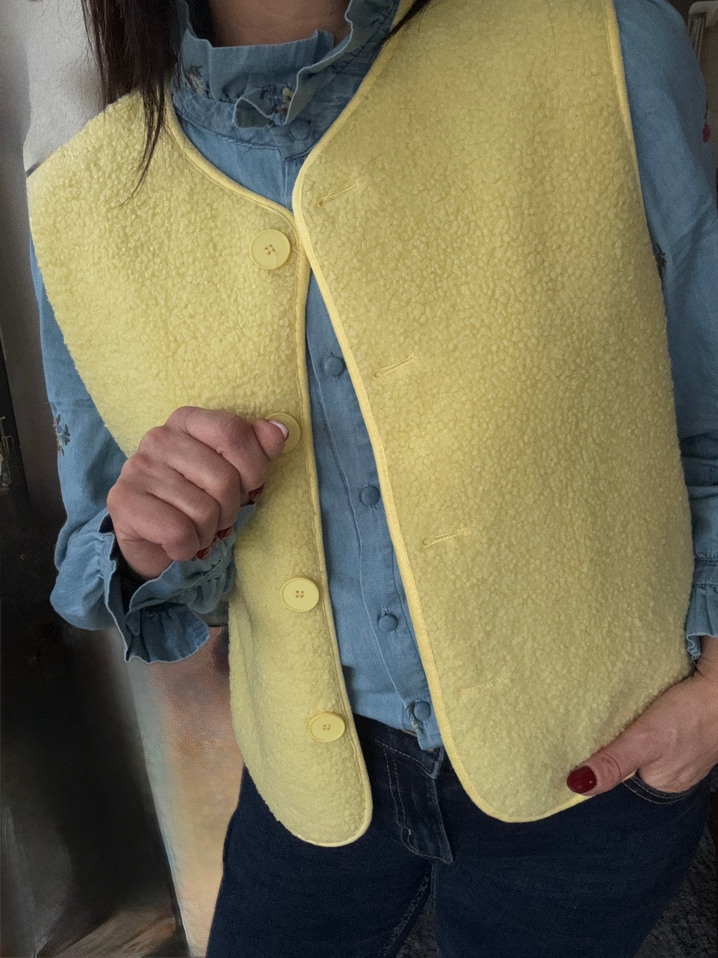 gilet sans manche tendance moumoute jaune clair