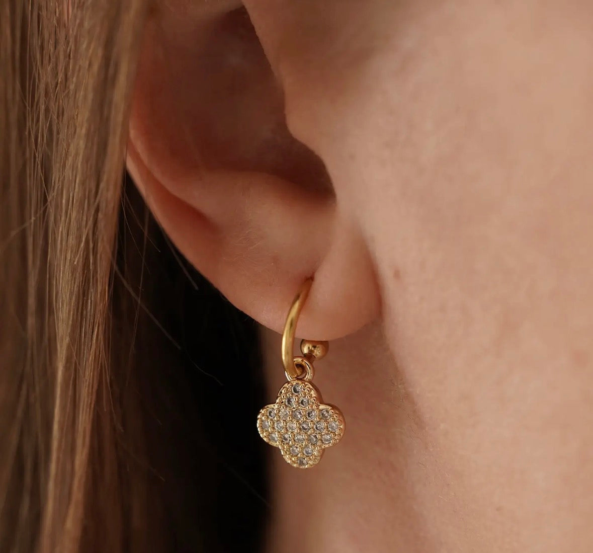 boucles d'oreilles avec pendentif trefle
