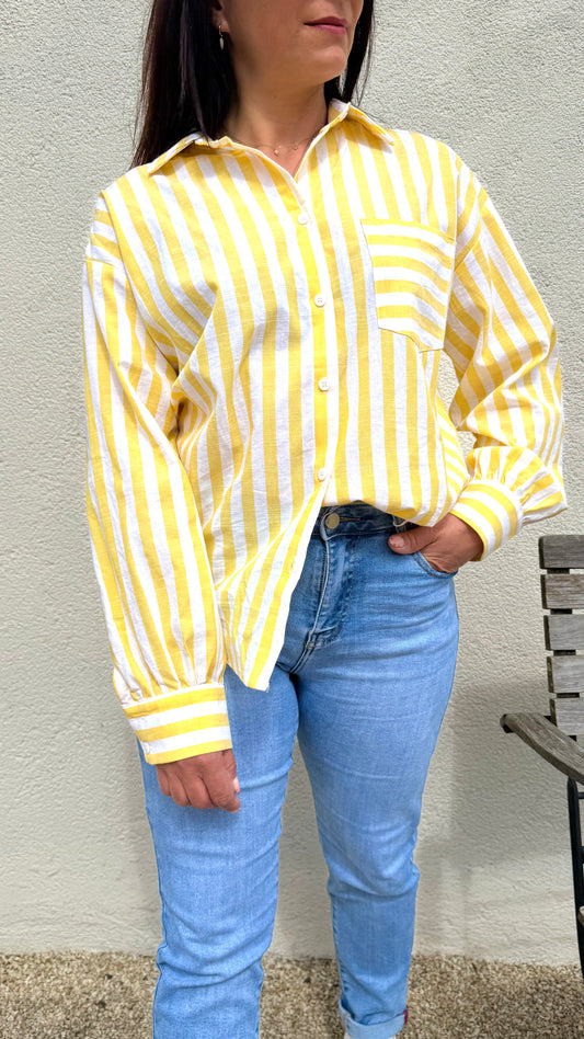 chemise Julia rayée jaune pastel et blanc en coton , vue de face , poche devant , mode carole 's