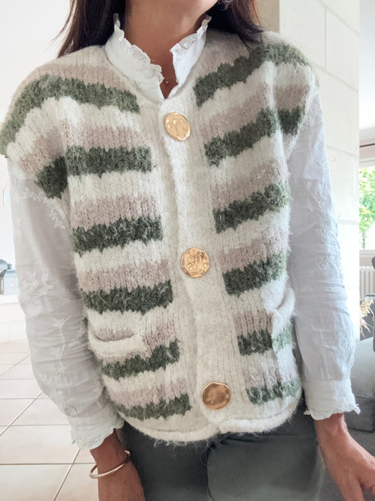 Le gilet sans manches rayé