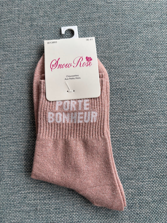 Les chaussettes aux petits mots rose