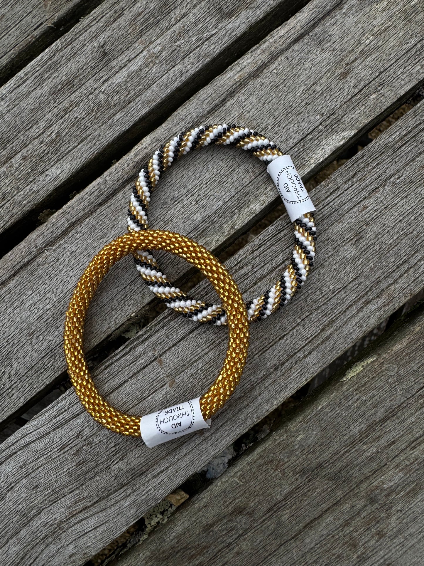 Le duo népalais noir blanc et or