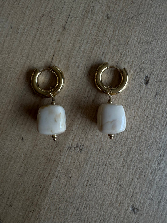 Les boucles Léa beige marbré