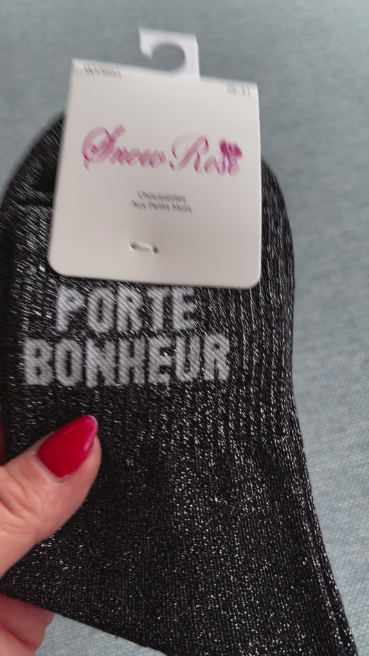 Les chaussettes aux petits mots noir